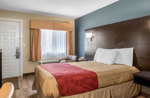 Freeport Hotel | Econo Lodge Freeport - Brunswick Area