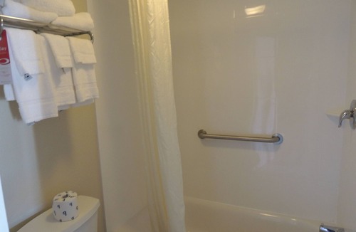 Freeport Hotel | Econo Lodge Freeport - Brunswick Area