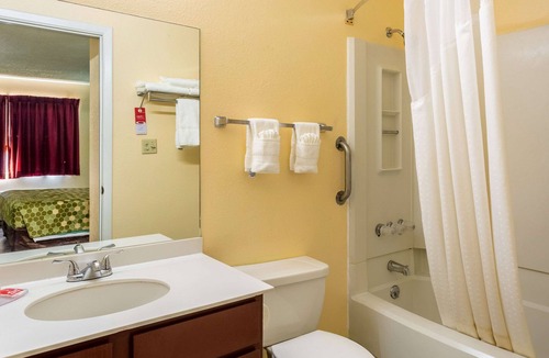Allison Hotel | Econo Lodge Gallup West