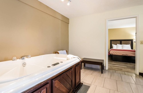 Glade Spring Hotel | Econo Lodge Glade Springs I-81