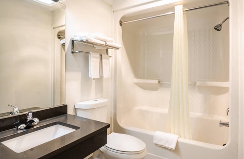 Glade Spring Hotel | Econo Lodge Glade Springs I-81
