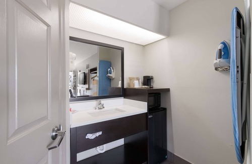 Greenville Hotel | Econo Lodge Greenville near University