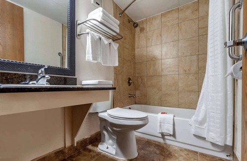 Hays Hotel | Econo Lodge Hays I-70