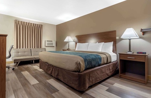 Hays Hotel | Econo Lodge Hays I-70
