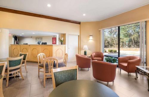 Hendersonville Cabin | Econo Lodge Hendersonville