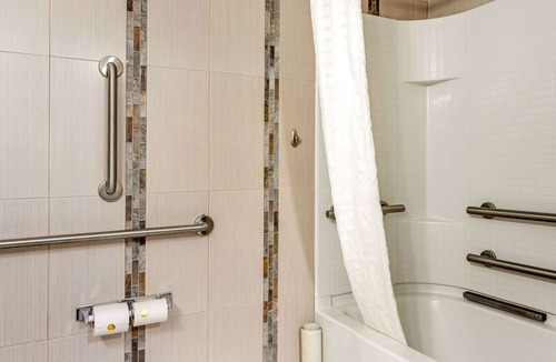 New Cassel Hotel | Econo Lodge Hicksville - Long Island