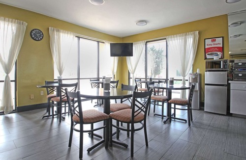 Hillsboro Hotel | Econo Lodge Hillsboro I-35