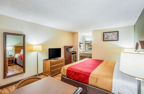 Huntington Hotel | Econo Lodge Huntington - Barboursville University Area