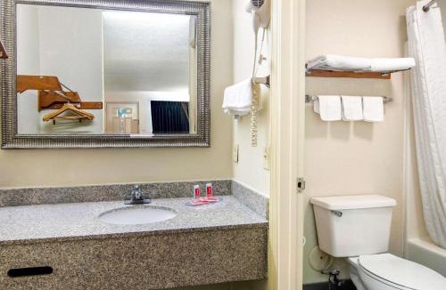Fort Oglethorpe Hotel | Econo Lodge Inn & Suites
