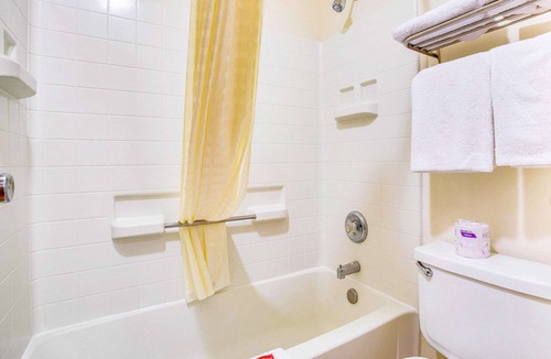 Princess Jeanne Hotel | Econo Lodge Inn & Suites Albuquerque East I-40 Eubank Exit