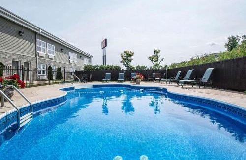 Montmagny Hotel | Econo Lodge Inn & Suites