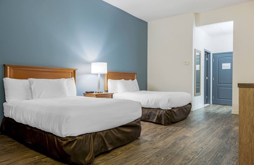 Montmagny Hotel | Econo Lodge Inn & Suites