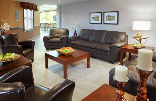 Montmagny Hotel | Econo Lodge Inn & Suites