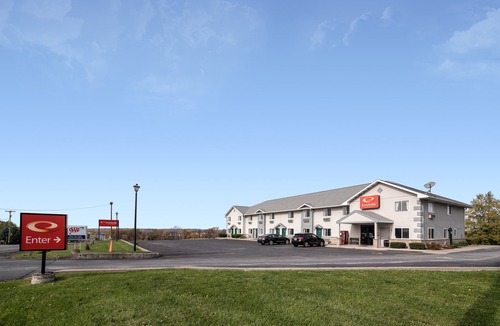 Canandaigua Hotel | Econo Lodge Inn & Suites Canandaigua
