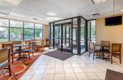Des Moines Hotel | Econo Lodge Inn & Suites Des Moines Fairgrounds Area