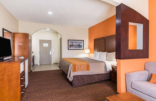 North Shore Hotel | Econo Lodge Inn & Suites East