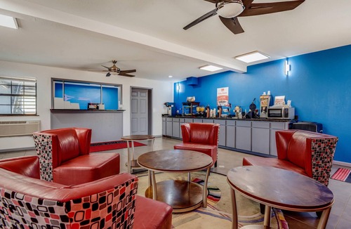 Enid Hotel | Econo Lodge Inn & Suites Enid South
