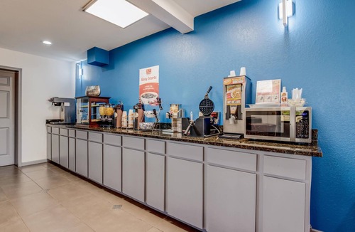 Enid Hotel | Econo Lodge Inn & Suites Enid South