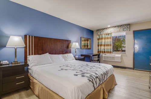 Enid Hotel | Econo Lodge Inn & Suites Enid South