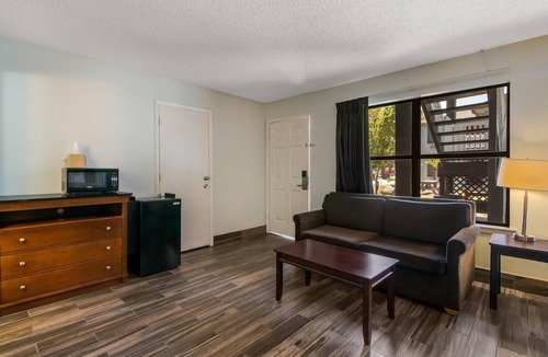 Fulton Hotel | Econo Lodge Inn & Suites Fulton - Rockport