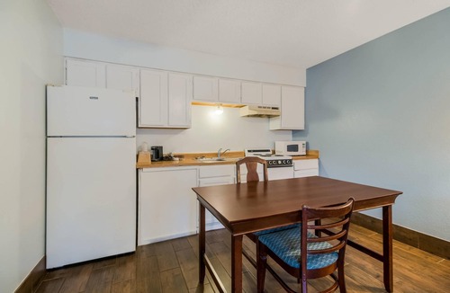 Fulton Hotel | Econo Lodge Inn & Suites Fulton - Rockport