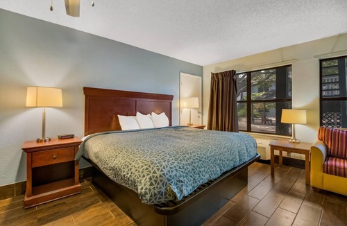 Fulton Hotel | Econo Lodge Inn & Suites Fulton - Rockport