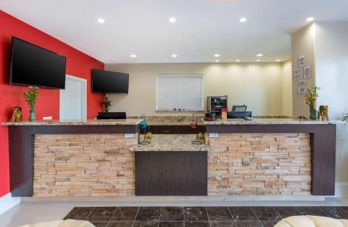 Barker Hotel | Econo Lodge Inn & Suites Houston Willowbrook