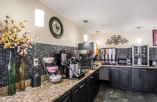 Jackson Hotel | Econo Lodge Inn & Suites Jackson Northwest