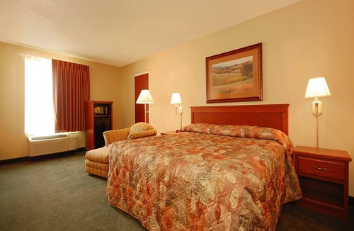 Kearney Hotel | Econo Lodge Inn & Suites Kearney South