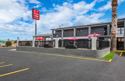 Western Division Hotel | Econo Lodge Inn & Suites Laredo - Nuevo Laredo