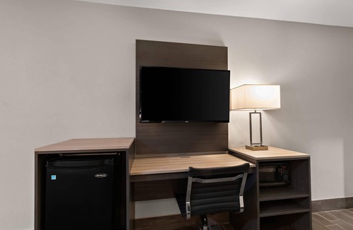 Western Division Hotel | Econo Lodge Inn & Suites Laredo - Nuevo Laredo