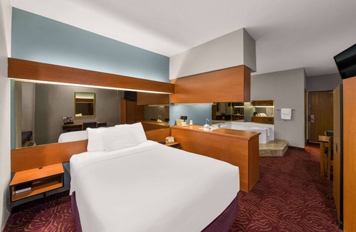 Mesquite Hotel | Econo Lodge Inn & Suites Mesquite - Dallas East