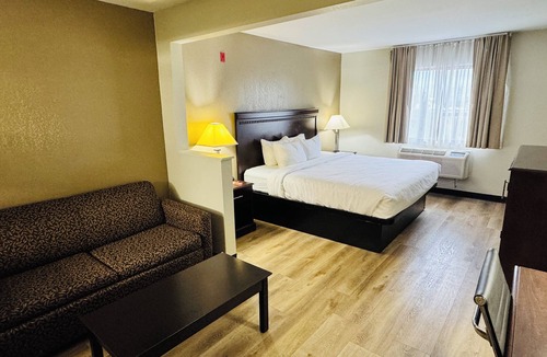 Monroe Hotel | Econo Lodge Inn & Suites Monroe