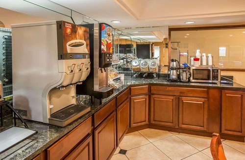 Monroe Hotel | Econo Lodge Inn & Suites Monroe