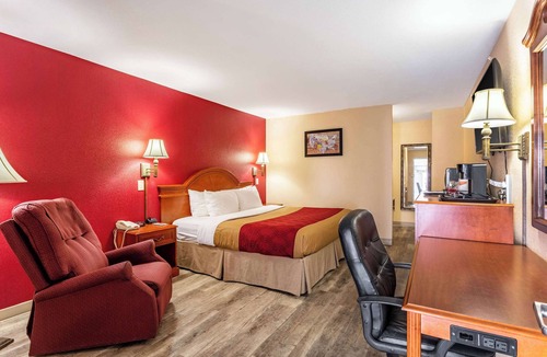 Santa Rosa Hotel | Econo Lodge Inn & Suites Santa Rosa