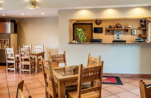Southside Hotel | Econo Lodge Inn & Suites Santa Fe South