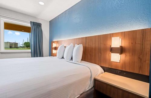 Sealy Hotel | Econo Lodge Inn & Suites Sealy