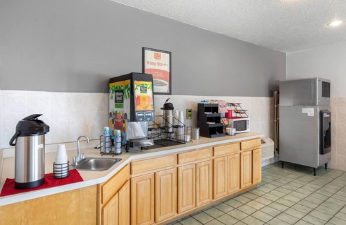 Polvadera Hotel | Econo Lodge Inn & Suites Socorro
