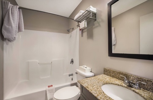 Canandaigua Hotel | Econo Lodge Inn & Suites Canandaigua - Fingers Lake Area
