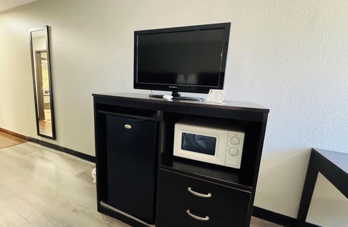 Hickman Hotel | Econo Lodge Inn & Suites Centerville