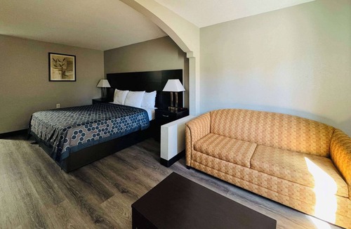 Hickman Hotel | Econo Lodge Inn & Suites Centerville