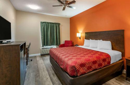 Mitchell Hotel | Econo Lodge Inn & Suites Granite City - St Louis