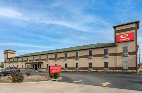 Mitchell Hotel | Econo Lodge Inn & Suites Granite City - St Louis