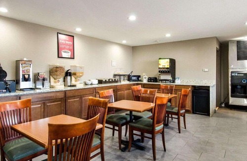 Northborough Hotel | Econo Lodge Inn & Suites