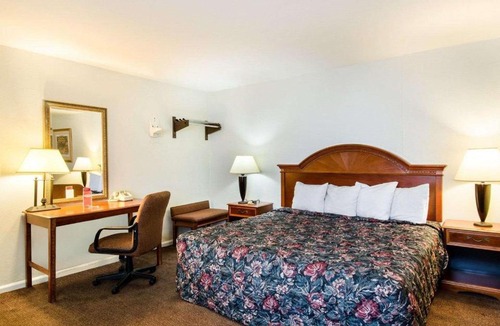 Northborough Hotel | Econo Lodge Inn & Suites