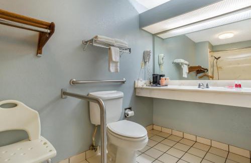 Philadelphia Hotel | Econo Lodge Inn & Suites Philadelphia MS