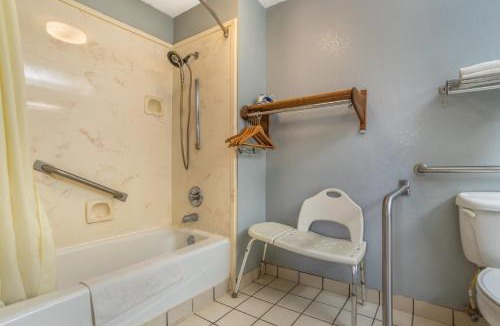 Philadelphia Hotel | Econo Lodge Inn & Suites Philadelphia MS