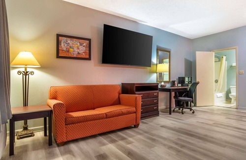 Philadelphia Hotel | Econo Lodge Inn & Suites Philadelphia MS