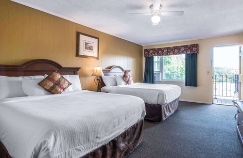Lochmere Hotel | Econo Lodge Inn & Suites