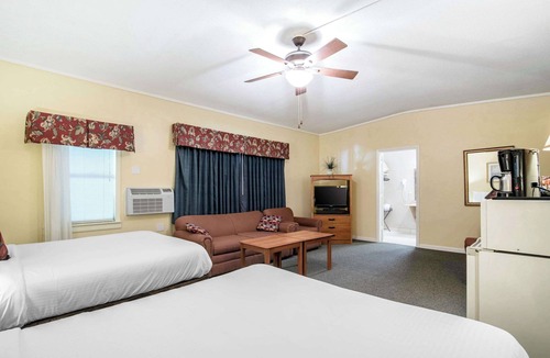 Lochmere Hotel | Econo Lodge Inn & Suites